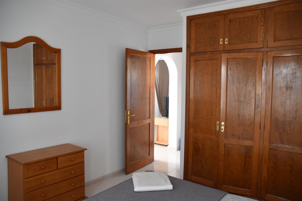 Alhambra Apartamentos 蒂亚斯 外观 照片