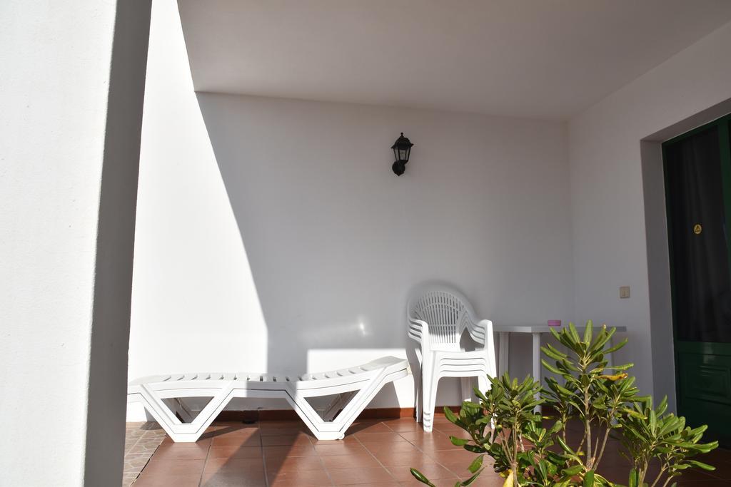Alhambra Apartamentos 蒂亚斯 外观 照片
