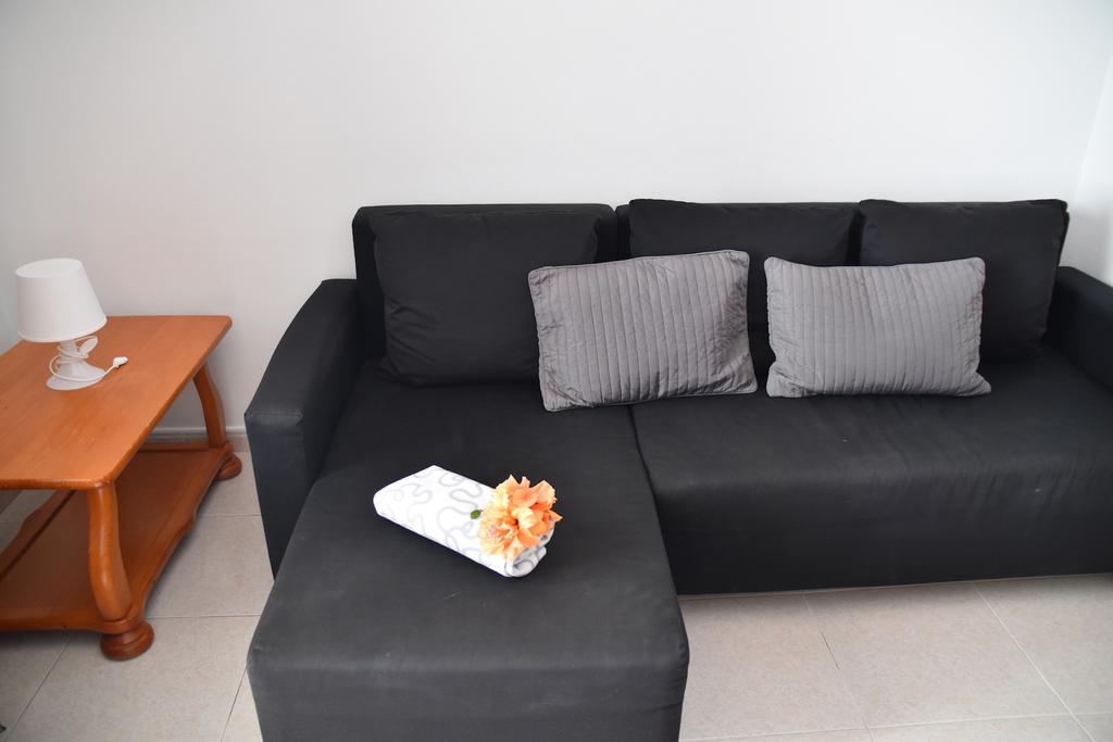 Alhambra Apartamentos 蒂亚斯 外观 照片