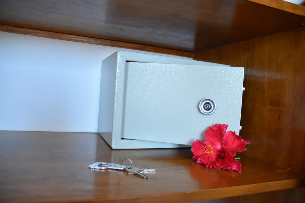 Alhambra Apartamentos 蒂亚斯 外观 照片