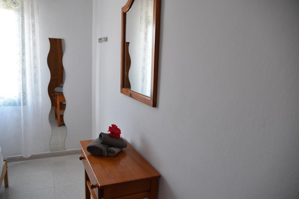 Alhambra Apartamentos 蒂亚斯 外观 照片