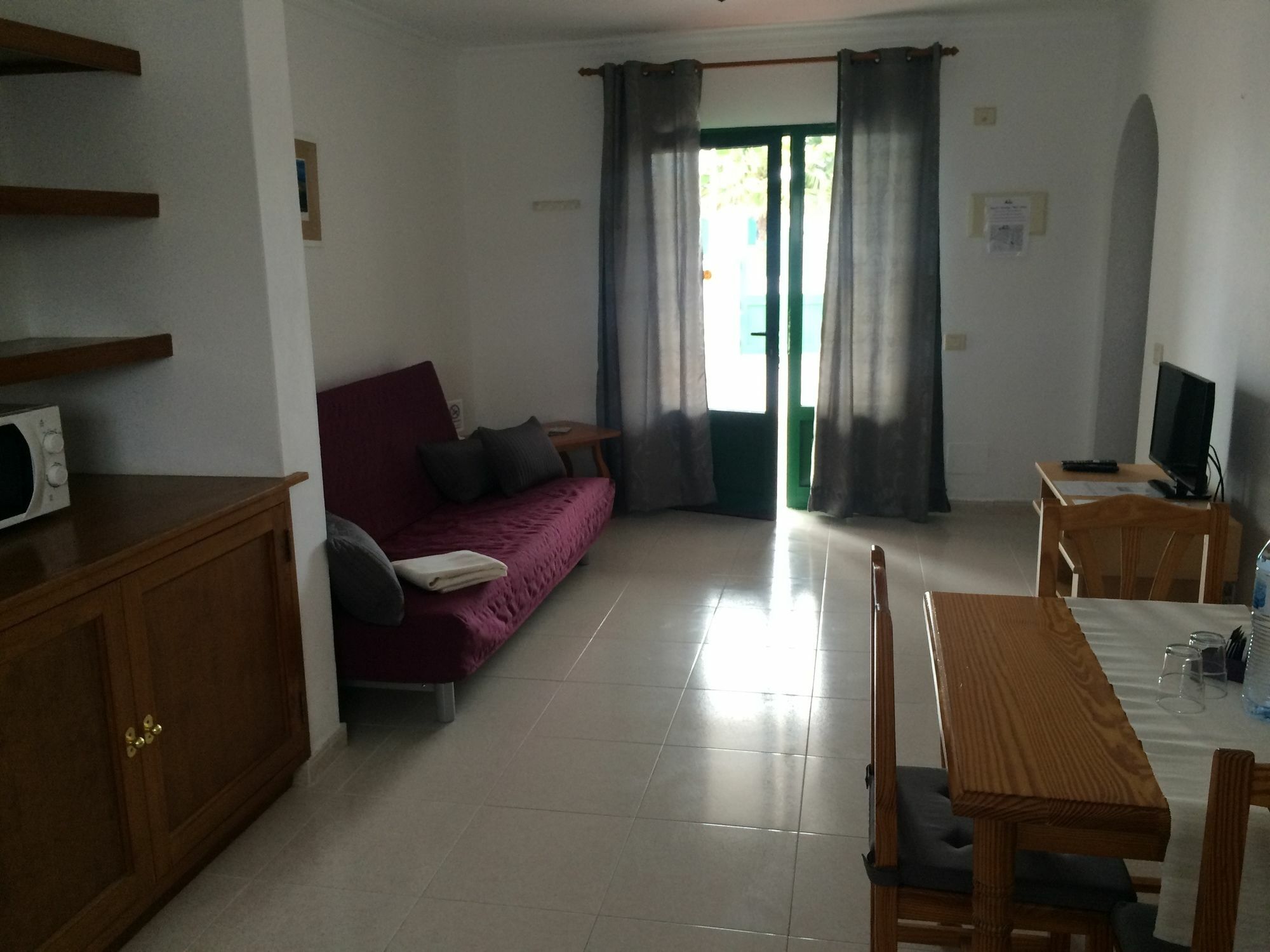 Alhambra Apartamentos 蒂亚斯 外观 照片